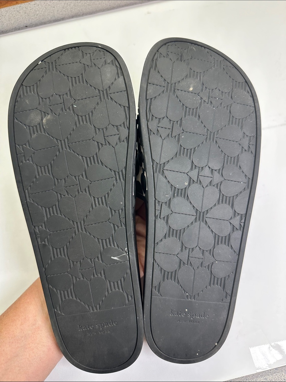 Kate Spade New York Olympia Slides, Black & White Flip Flop Sandals Size 10 - Picture 8 of 9